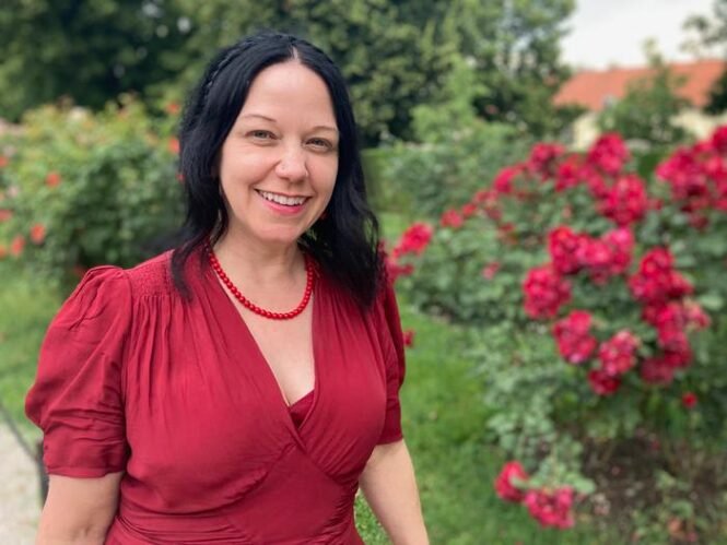 Low-Res_Professor Anna Nekaris of Anglia Ruskin University - please credit Little Fireface Project | Pugnalom