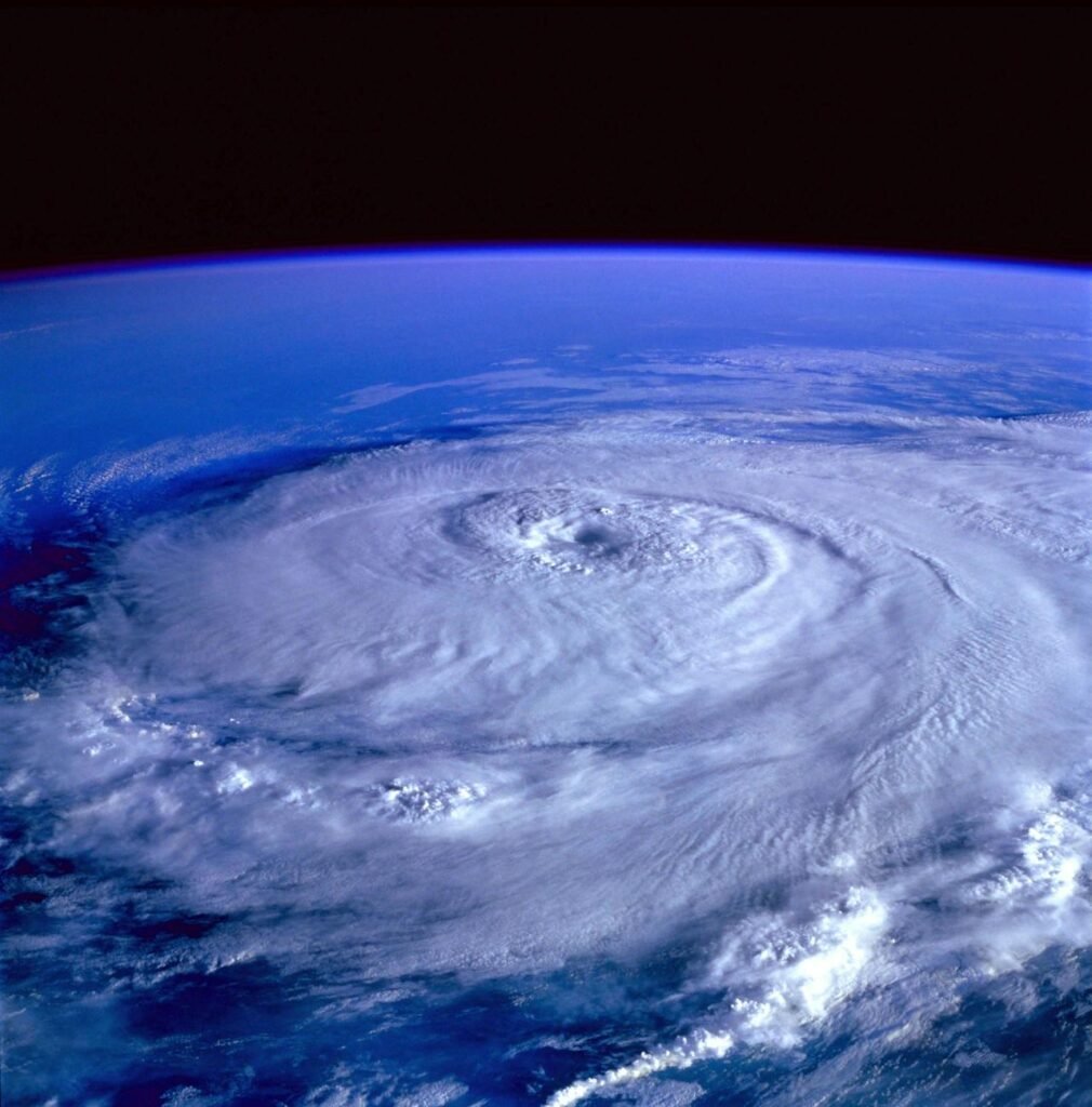 eye of the storm image from outer space | Pugnalom