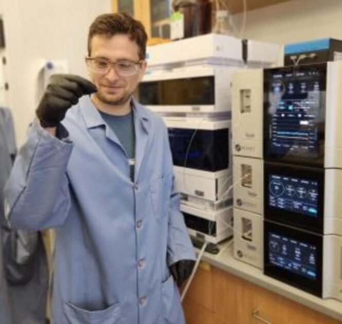 Low-Res_Image-Zhukhovitskiy-Aleksandr-300x284 | Pugnalom