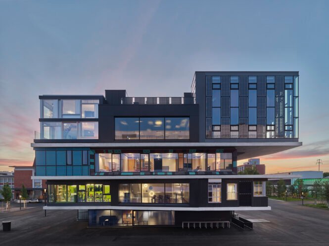 newsimage404659 | Pugnalom Credits: Zooey Braun