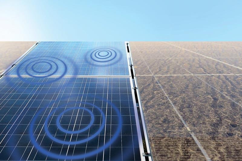 Im Projekt AkSoRe arbeitet das Fraunhofer IDMT an einem Verfahren zur automatischen Reinigung der Module mittels Körperschall. | Copyright: Silberform AG 