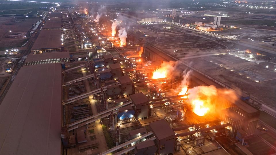 Credits: Garry Lotulung, STERN