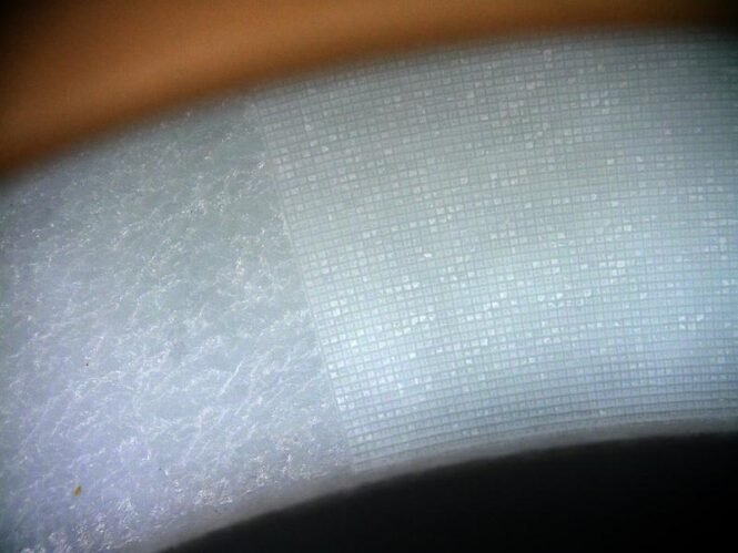 Dichtung | Pugnalom Die Kombination aus PFAS-freier Beschichtung und laserbasierter Mikrostrukturierung (rechts) ermöglicht den Einsatz von wasserbasierten Schmiermitteln. | Copyright: © Fraunhofer ILT