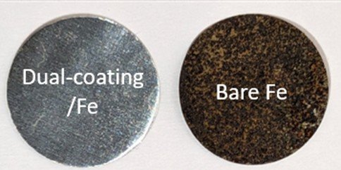 Vergleichende Rostbildung: Beschichtetes vs. unbeschichtetes EisenRechts: unbeschichtetes Eisen. Links: beschichtetes Eisen. Beide sind nach der Einwirkung von rostfördernden Bedingungen zu sehen, Credit: Linoy Amar