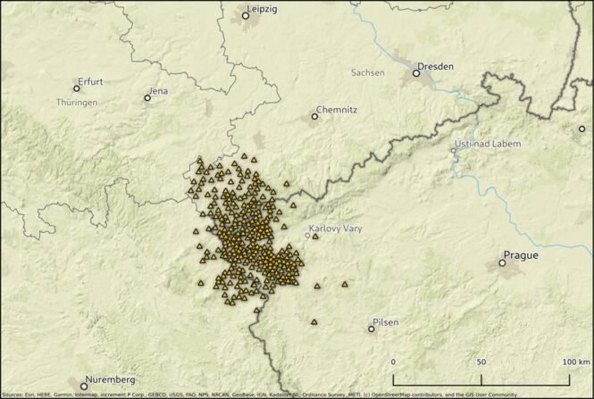 300 temporäre seismische Messtationen auf einer Fläche von rund 100 mal 100 Kilometern sollen selbst schwächste Erdbebenschwärme im Vogtland aufzeichnen. | Quelle: Marius Isken/GFZ | Copyright: Marius Isken/GFZ