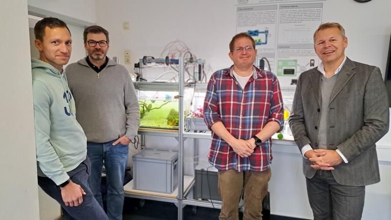 Prof. Jan-Paul Lüdtke, Prof. Carsten Burmeister, Christian Krug (Projektinitiatoren) und Prof. Eike ...
Quelle: Inga Nissen Camargo
Copyright: FH Wedel