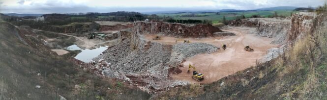 Gipskarstlandschaft - Brutale Zerstörung eines Naturschutzgebietes.