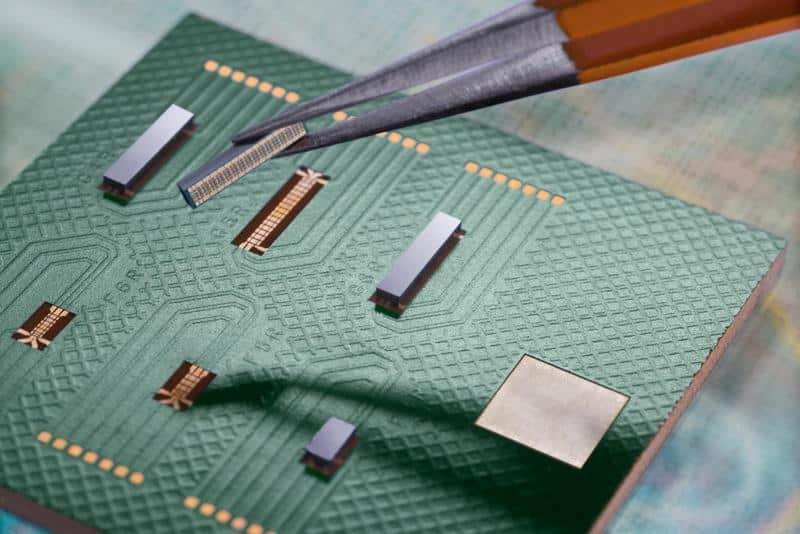 Verschiedene Anschlussraster wurden von den Forschenden getestet, um die Zuverlässigkeit des NPG für verschiedene Chipgrößen und Anschlussflächen der GaN-Chips zu bewerten | Quelle: Volker Mai | Copyright: Fraunhofer IZM