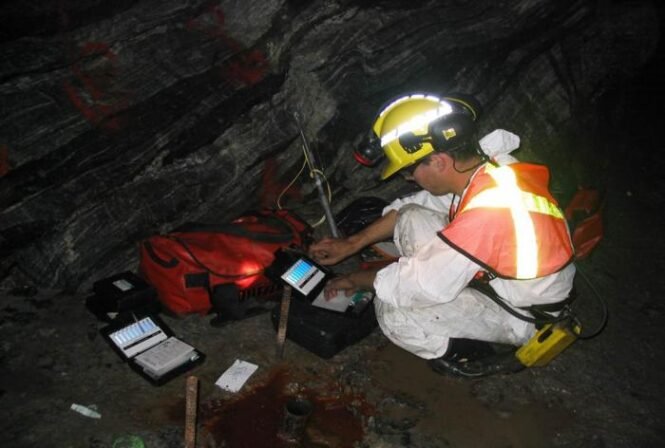 Kontinuierliche Langzeitmessungen unter Tage in einem Bergwerk im Norden Ontarios lieferten Belege für eine anhaltende Anreicherung und Freisetzung von natürlichem Wasserstoff, der in der Erdkruste entsteht. Bildnachweis Mit freundlicher Genehmigung von Barbara Sherwood Lollar