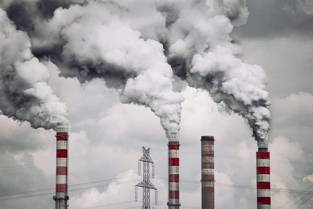 Noch wird CO2 ungenutzt in die Luft verblasen und heizt das Klima auf. Credits: Janusz Walczuk, pexels