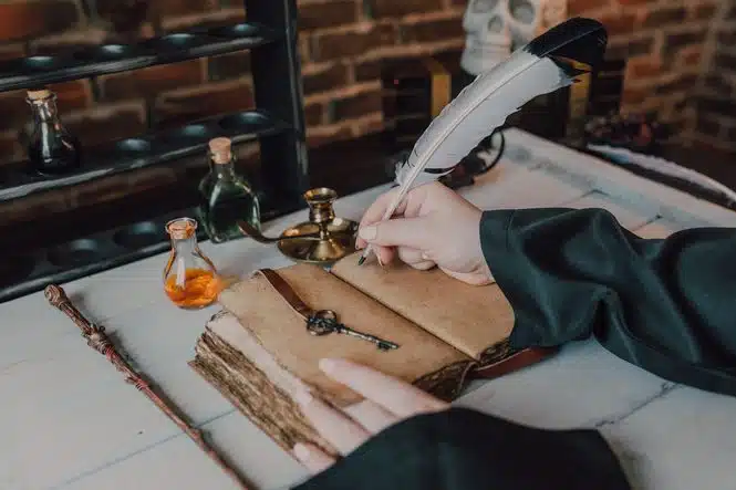 War doch nicht alles schlecht? Alchemistisches Wissen wird ausgegraben. Symbolbild. Credits: RDN Stock project, pexels
