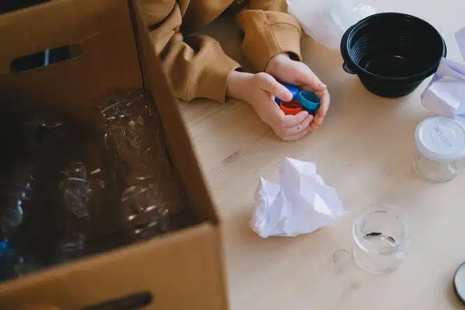 Plastikmüll und Wasserknappheit gehören zu den größten Problemen der Menschheit. Credits: Anna Shvets, pexels